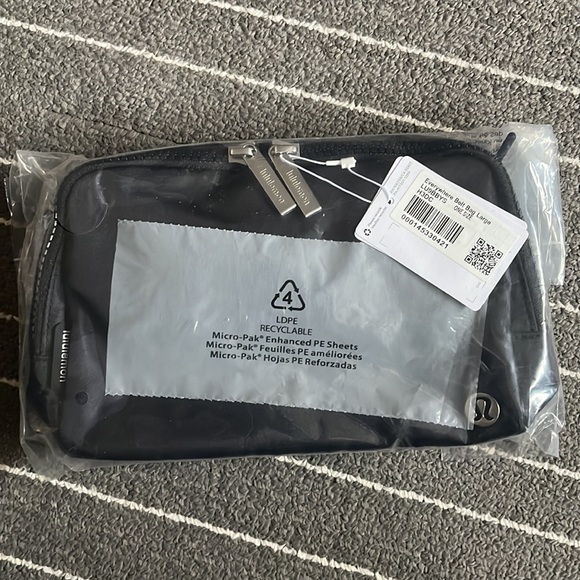 NEW LULULEMON EVERYWHERE BELT BAG LARGE 2L IN CAMO DEEP COAL MULTI - Picture 5 of 7